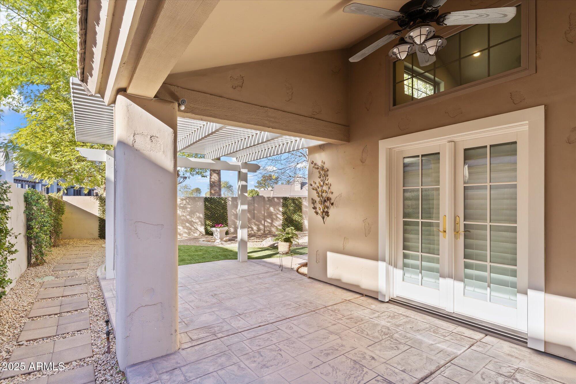 5534 North 15th Street Phoenix, AZ 85014 - Photo 22 of 25 a view of livingroom with furniture