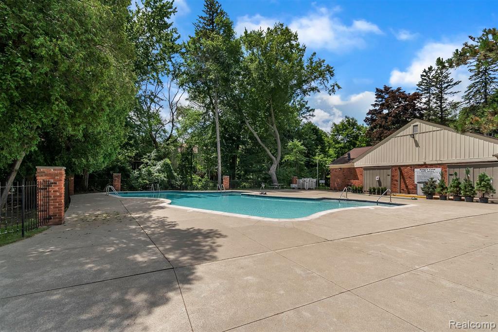 1373 Autumn Lane Rochester Hills, MI 48306 - Photo 32 of 33