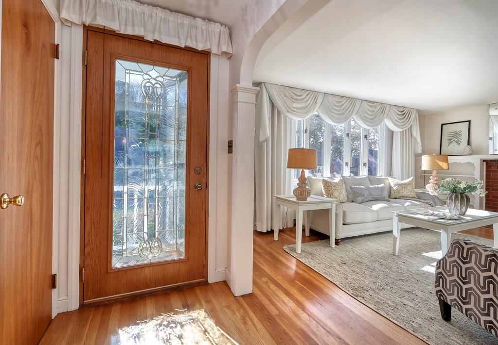 33 Hillcrest Road Wakefield, MA 01880 - Photo 2 of 29 Gallery Image 2