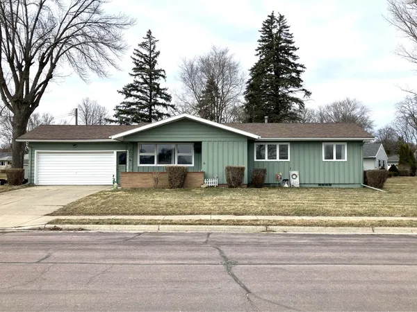 $199,900 | 1304 South State Street, Fairmont, MN 56031