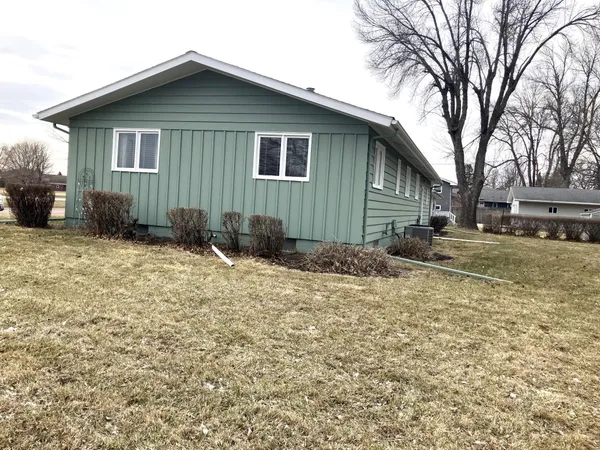 $199,900 | 1304 South State Street, Fairmont, MN 56031