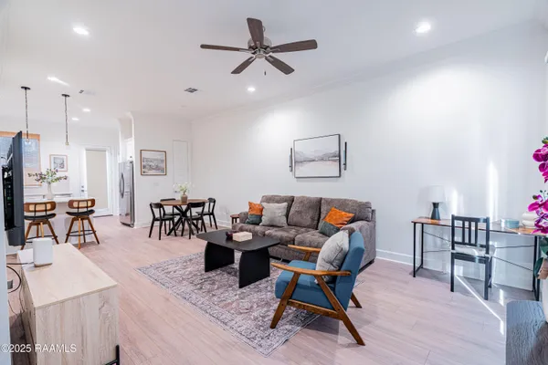 $4,000 | 1510 Kaliste Saloom Road, Unit 404, Lafayette, LA 70508