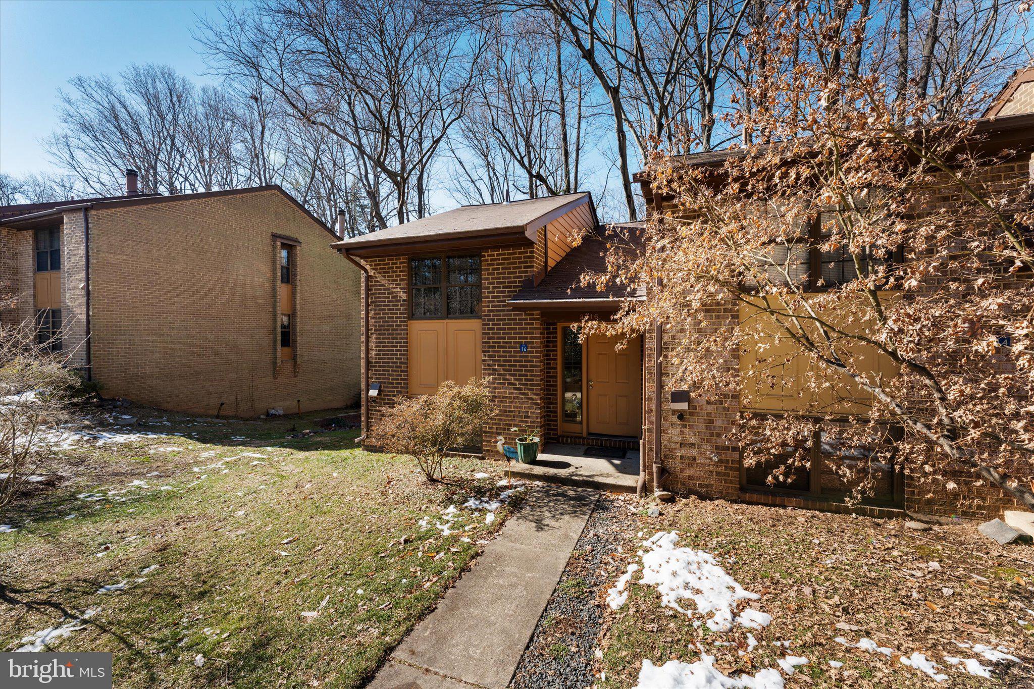 2016 Headlands Circle Reston, VA 20191 - Photo 3 of 34 Gallery Image 3