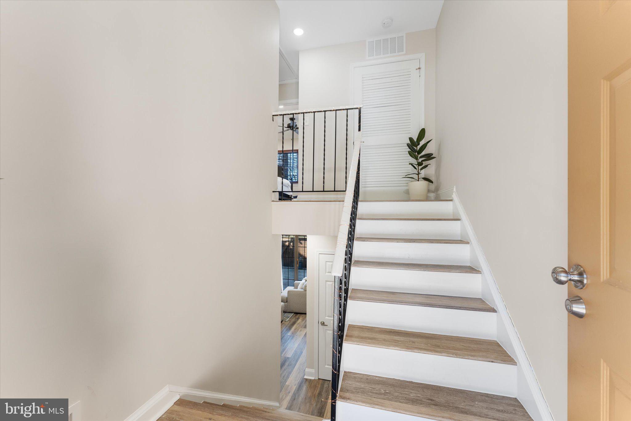 2016 Headlands Circle Reston, VA 20191 - Photo 6 of 34 Gallery Image 6