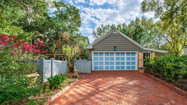 $2,300,000 | 976 Fairview Avenue, Mount Dora, FL 32757