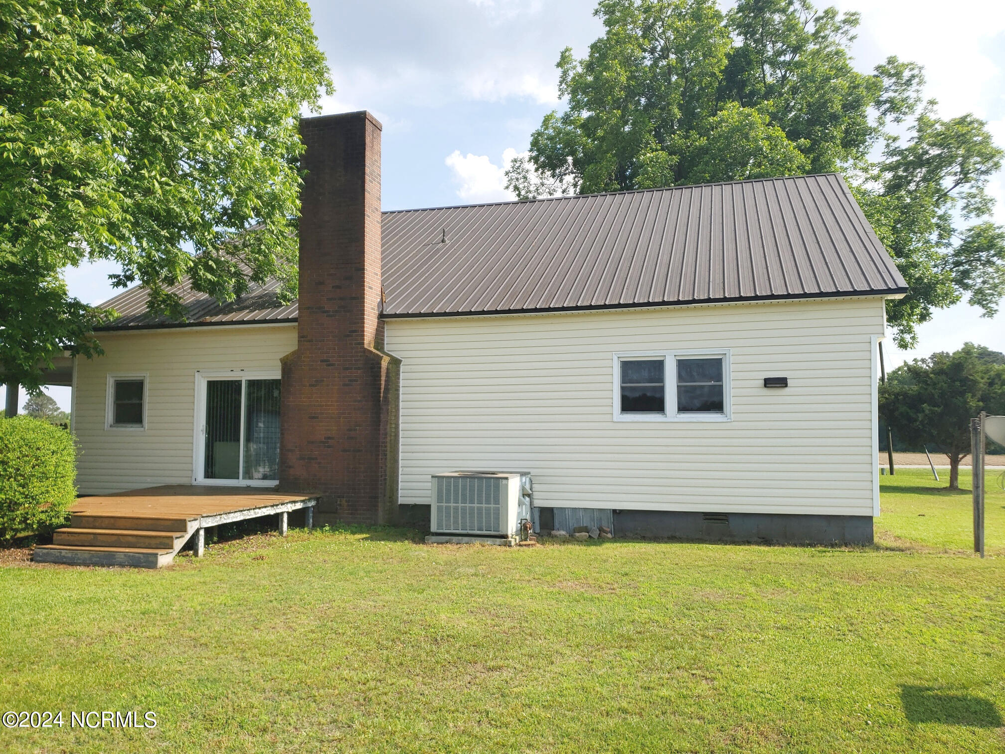 473 Forehand Road Pikeville, NC 27863 - Photo 28 of 33 BACK VIEW OF HOUSE - DECK
