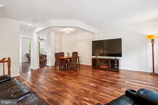 $800,000 | 3335 Beechcliff Drive, Alexandria, VA 22306