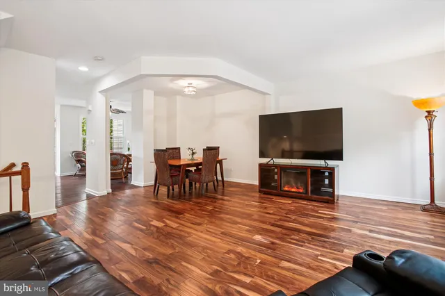 $800,000 | 3335 Beechcliff Drive, Alexandria, VA 22306