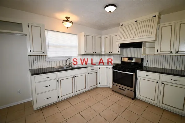 $925 | 2403 Evelia Street, Westlake, LA 70669