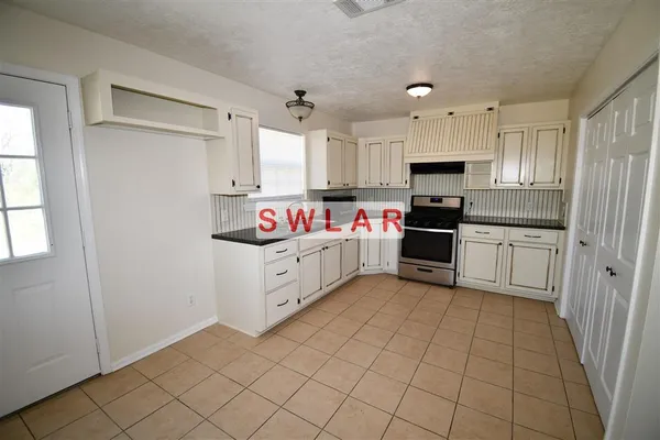 $925 | 2403 Evelia Street, Westlake, LA 70669