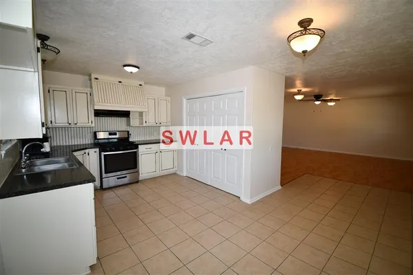 $925 | 2403 Evelia Street, Westlake, LA 70669