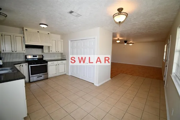 $925 | 2403 Evelia Street, Westlake, LA 70669