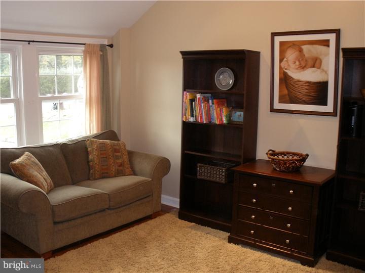 527 Ashmead Road Cheltenham, PA 19012 - Photo 2 of 21 Den