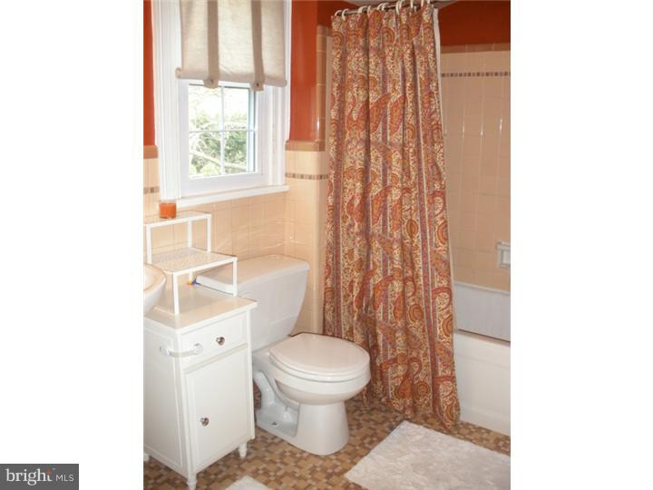 527 Ashmead Road Cheltenham, PA 19012 - Photo 15 of 21 Bathroom
