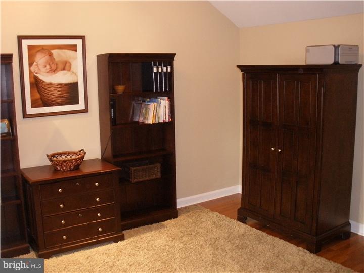 527 Ashmead Road Cheltenham, PA 19012 - Photo 3 of 21 Den