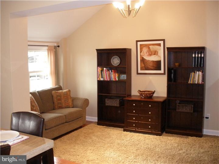 527 Ashmead Road Cheltenham, PA 19012 - Photo 4 of 21 Den