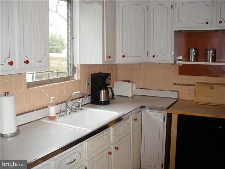 527 Ashmead Road Cheltenham, PA 19012 - Photo 8 of 21 Kitchen