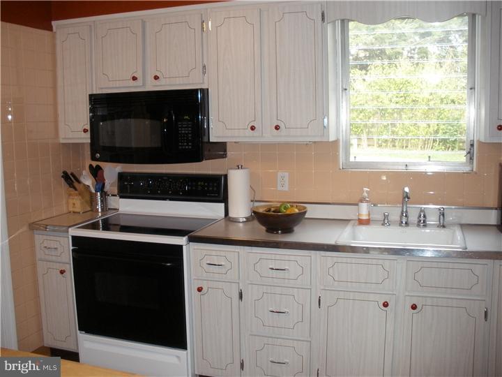 527 Ashmead Road Cheltenham, PA 19012 - Photo 9 of 21 Kitchen