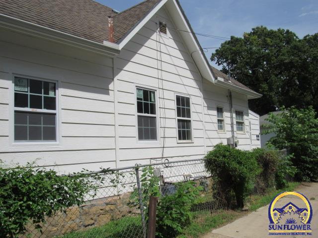 612 Southwest 5th Street Topeka, KS 66603 - Photo 2 of 18