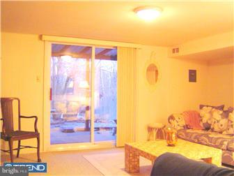 4429 Crossland Road Philadelphia, PA 19154 - Photo 8 of 10 Family Room