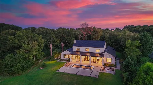 a view of a yard in front of house with a yard