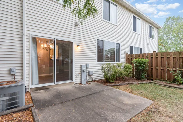 $290,000 | 1796 South Wentworth Circle, Romeoville, IL 60446