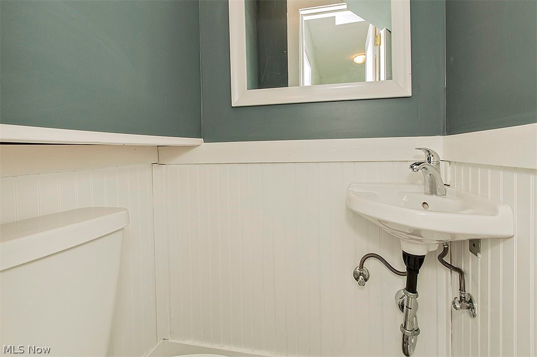 2584 Dartmoor Road Cleveland, OH 44118 - Photo 18 of 35 Gallery Image 18
