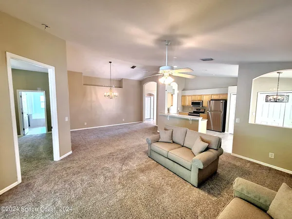 $2,150 | 2622 Glasbern Circle, Melbourne, FL 32904