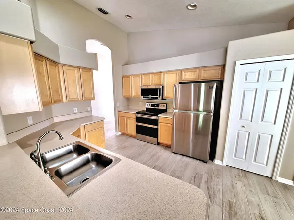 $2,150 | 2622 Glasbern Circle, Melbourne, FL 32904