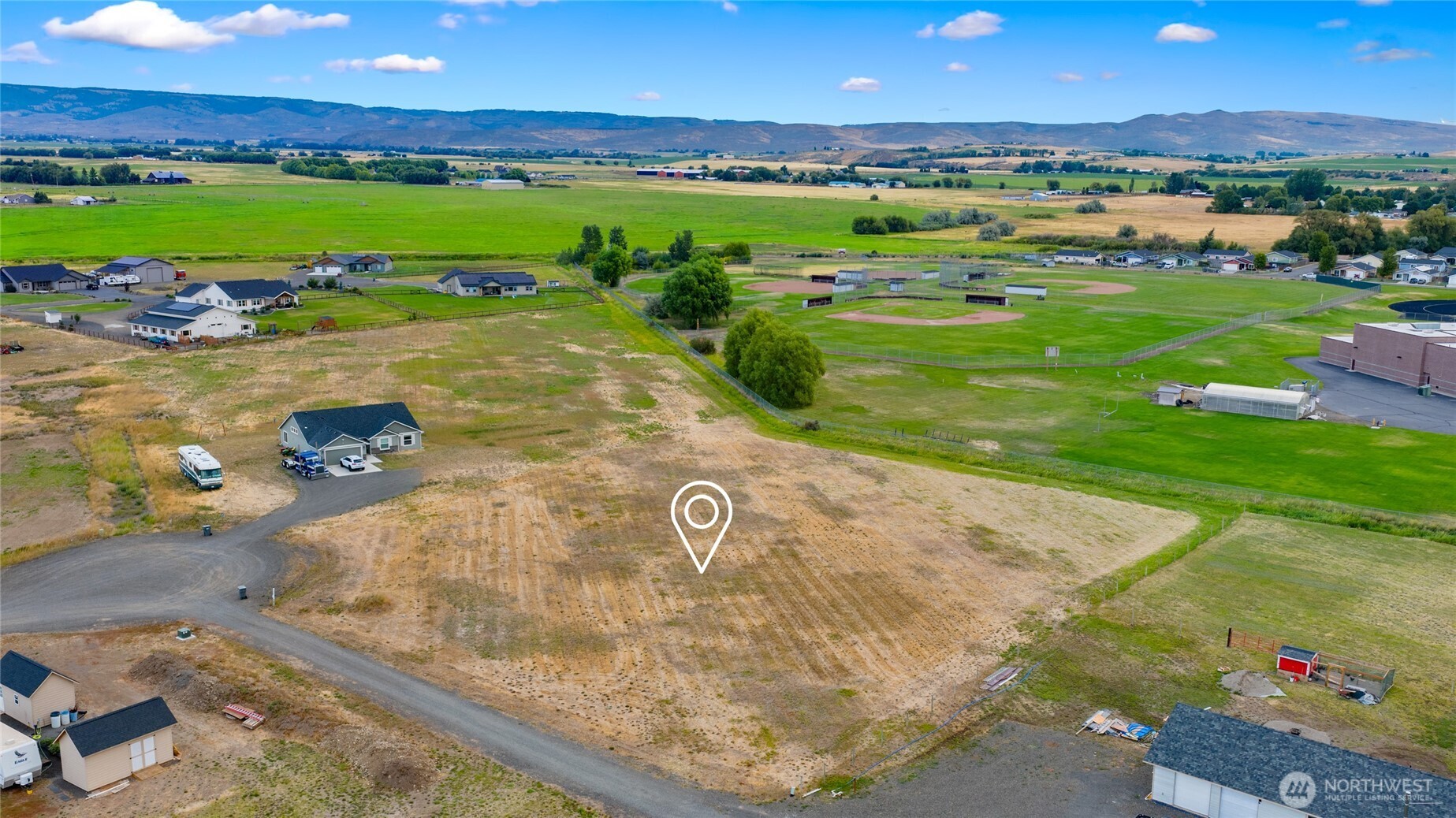 1-xx Fairview Road Ellensburg, WA 98926 - Photo 5 of 15 a view of a golf course with an ocean