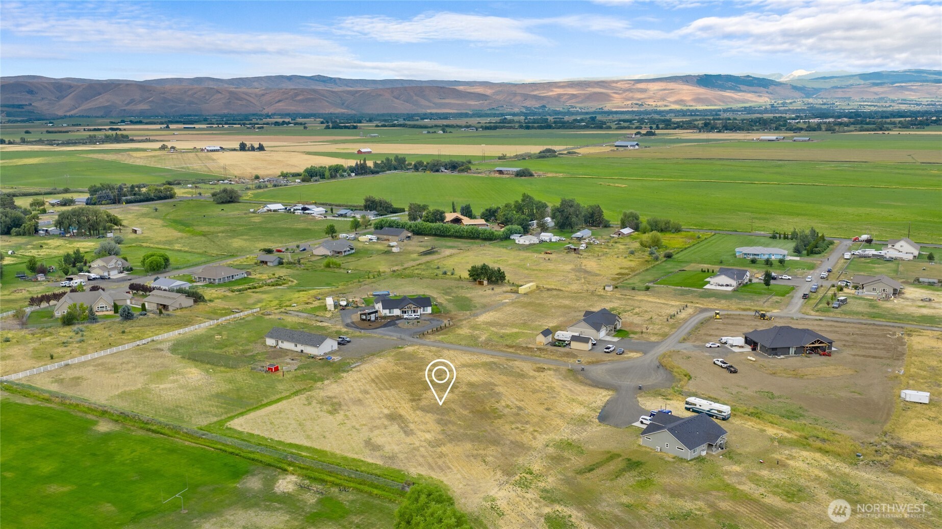 1-xx Fairview Road Ellensburg, WA 98926 - Photo 8 of 15 a view of a lake with a mountain