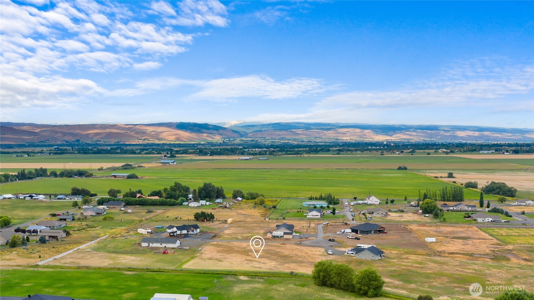 1-xx Fairview Road Ellensburg, WA 98926 - Photo 9 of 15 a view of a lake with a city