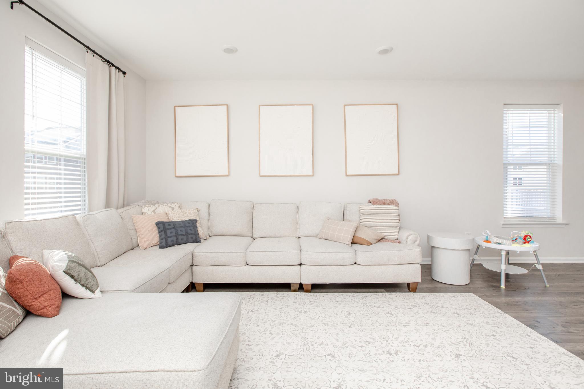 54 Rome Way Mount Laurel, NJ 08054 - Photo 13 of 29 Living Room