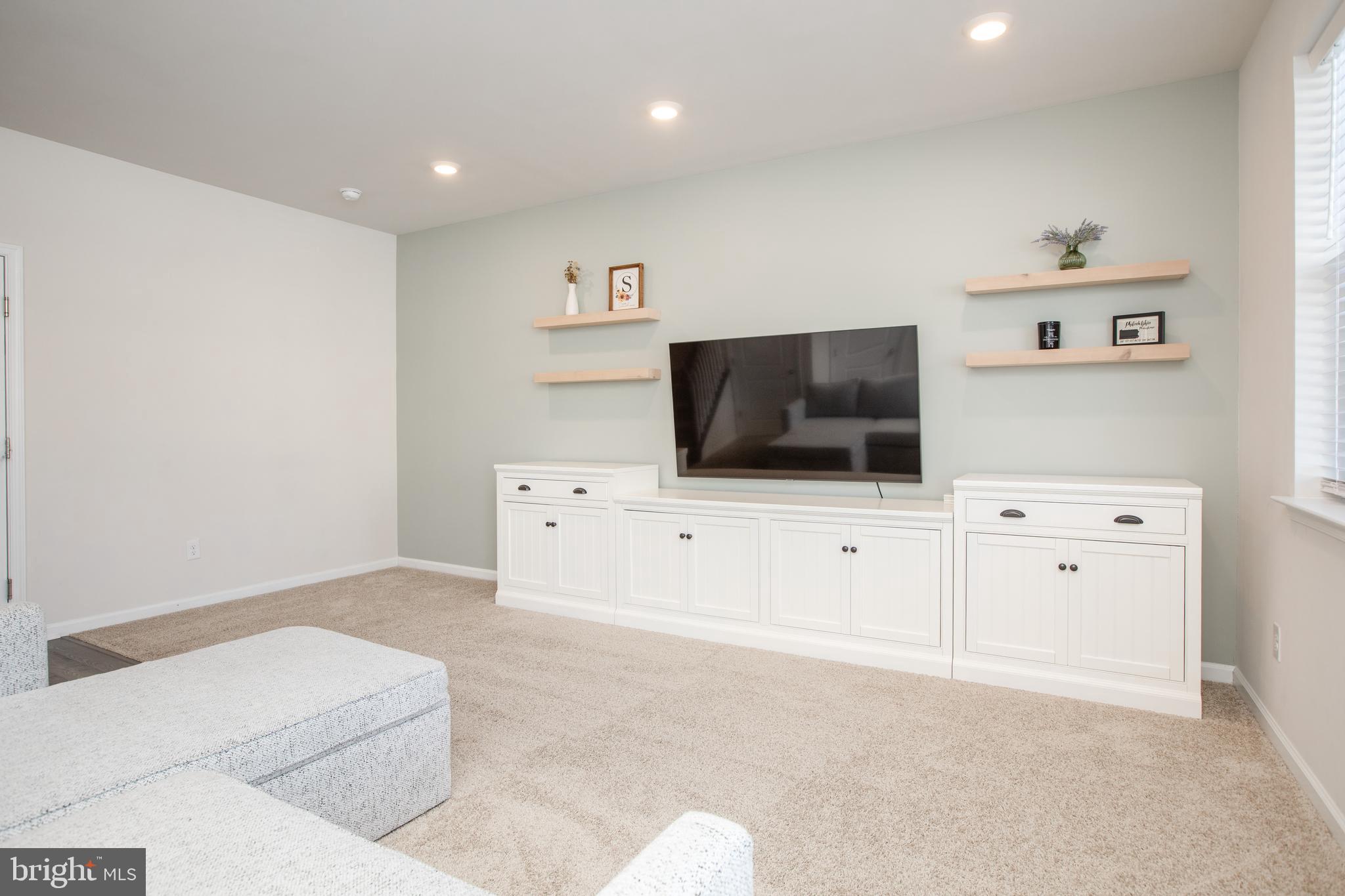 54 Rome Way Mount Laurel, NJ 08054 - Photo 3 of 29 Family Room