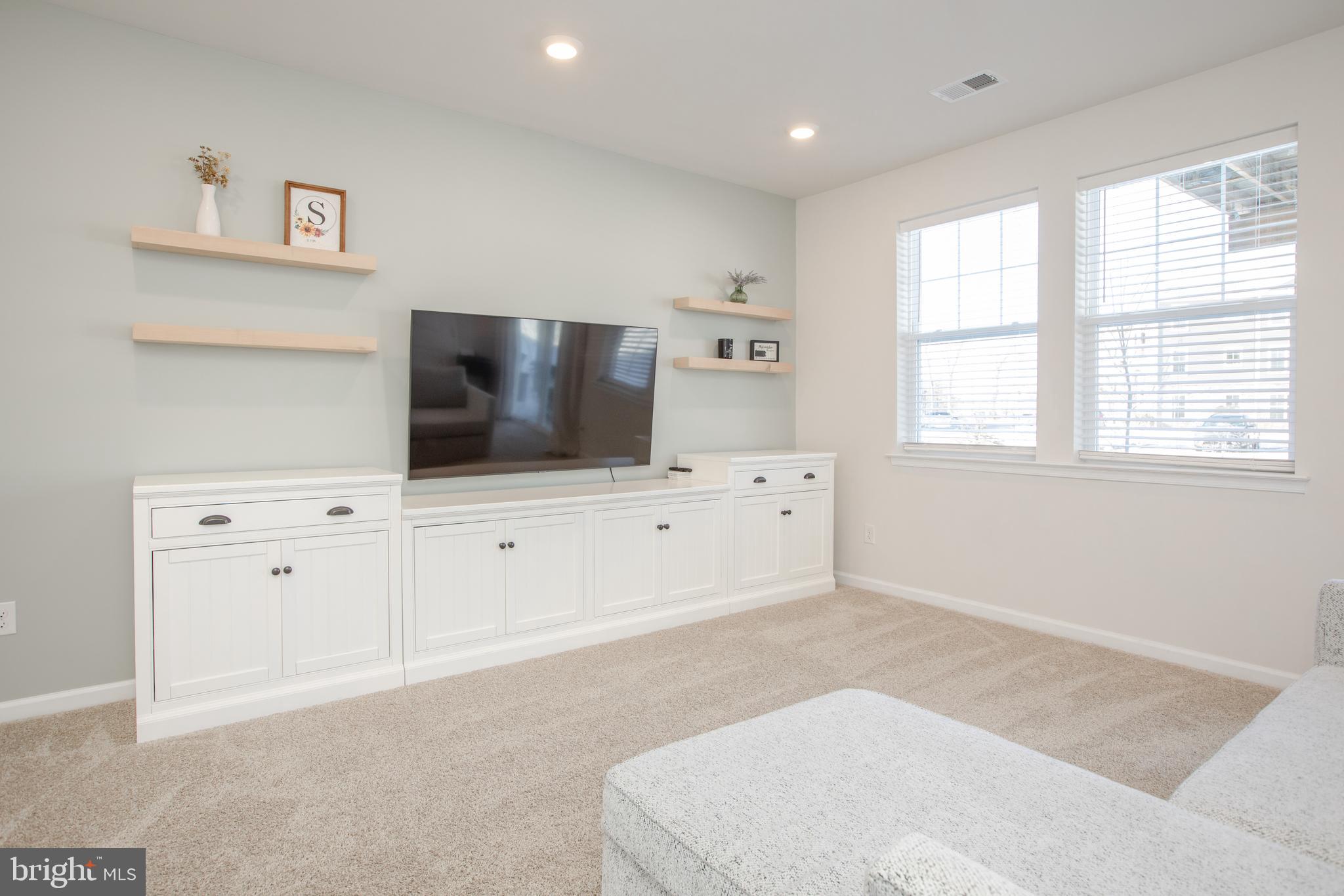 54 Rome Way Mount Laurel, NJ 08054 - Photo 5 of 29 Family Room