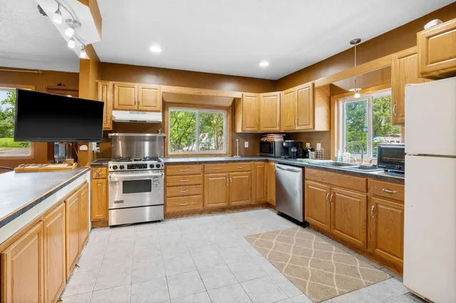 $550,000 | 5540 County Road 151, Minnetrista, MN 55364