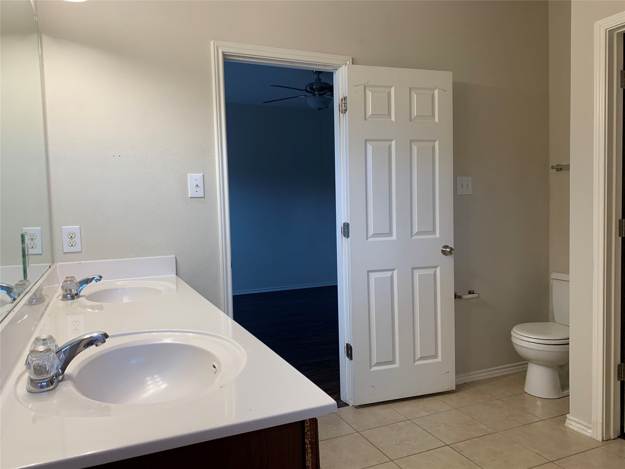 117 Antelope Plains Road Buda, TX 78610 - Photo 8 of 24 Functional bathroom features a double vanity with molded sinks and tiled flooring.