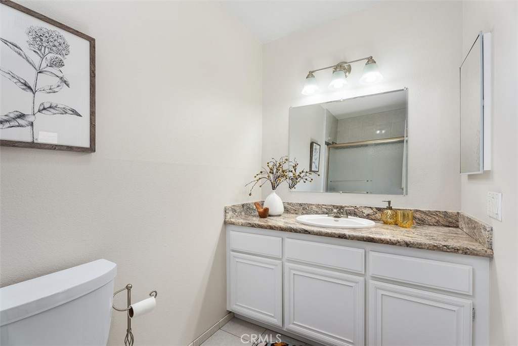 165 Old Ranch Road, Unit 3 Seal Beach, CA 90740 - Photo 20 of 31 Secondary bathroom with tub/shower combo