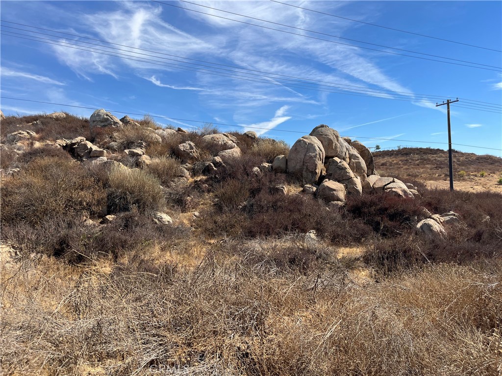 0 Menifee Road Murrieta, CA 92563 - Photo 8 of 20 a view of a backyard of a house