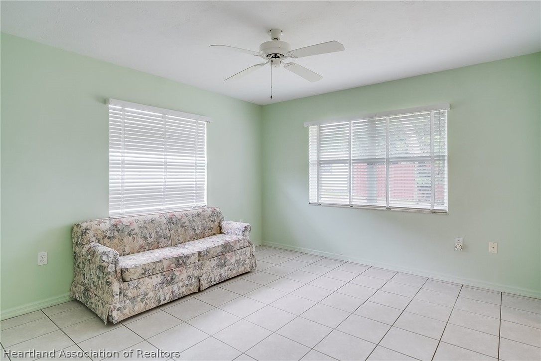 246 Tangerine Road Lake Placid, FL 33852 - Photo 22 of 36 a living room with furniture and a window