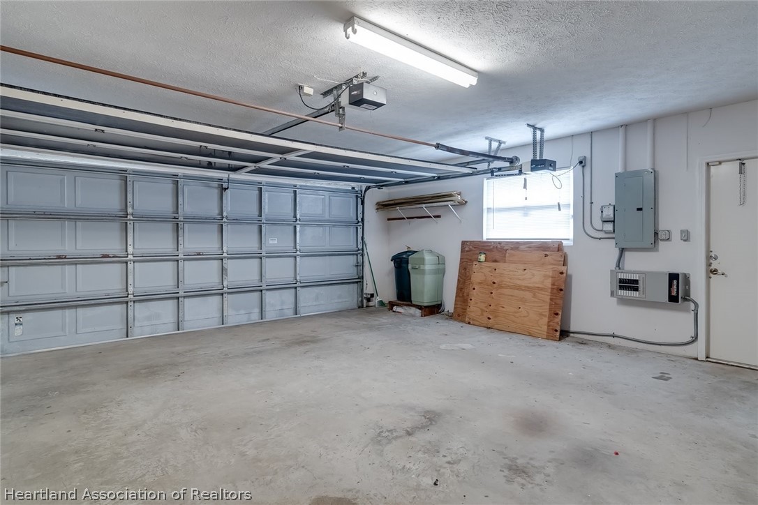 246 Tangerine Road Lake Placid, FL 33852 - Photo 28 of 36 a view of a garage