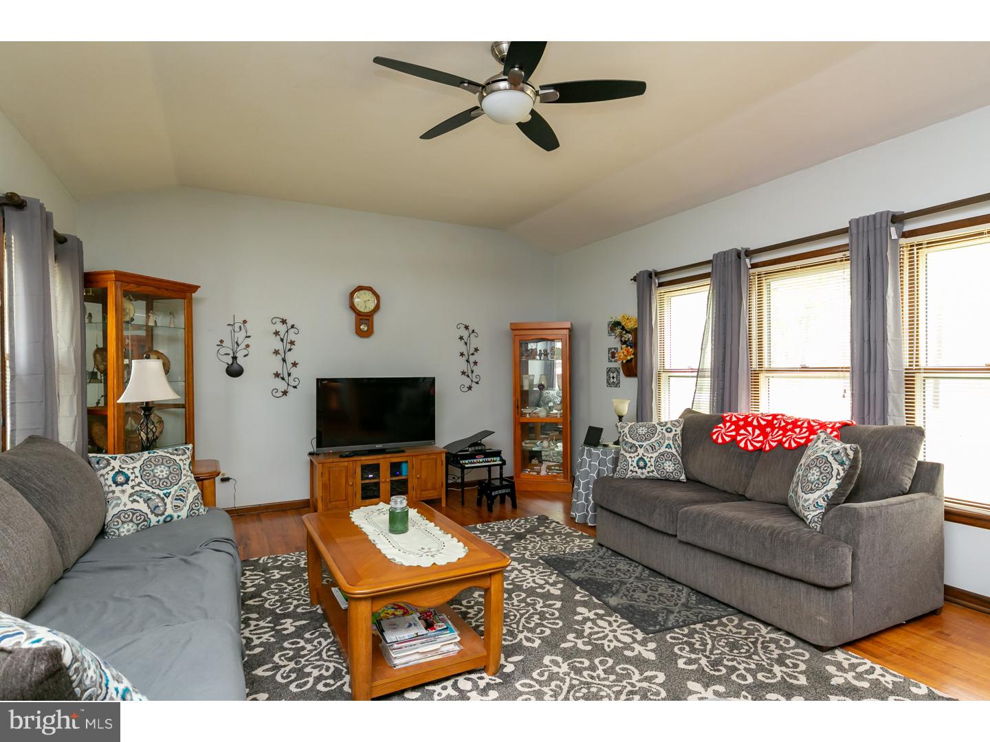 63 Avenue Road Vincentown, NJ 08088 - Photo 5 of 16 Living Room