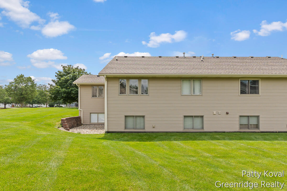447 Falcon Drive Wayland, MI 49348 - Photo 28 of 30 Rear view