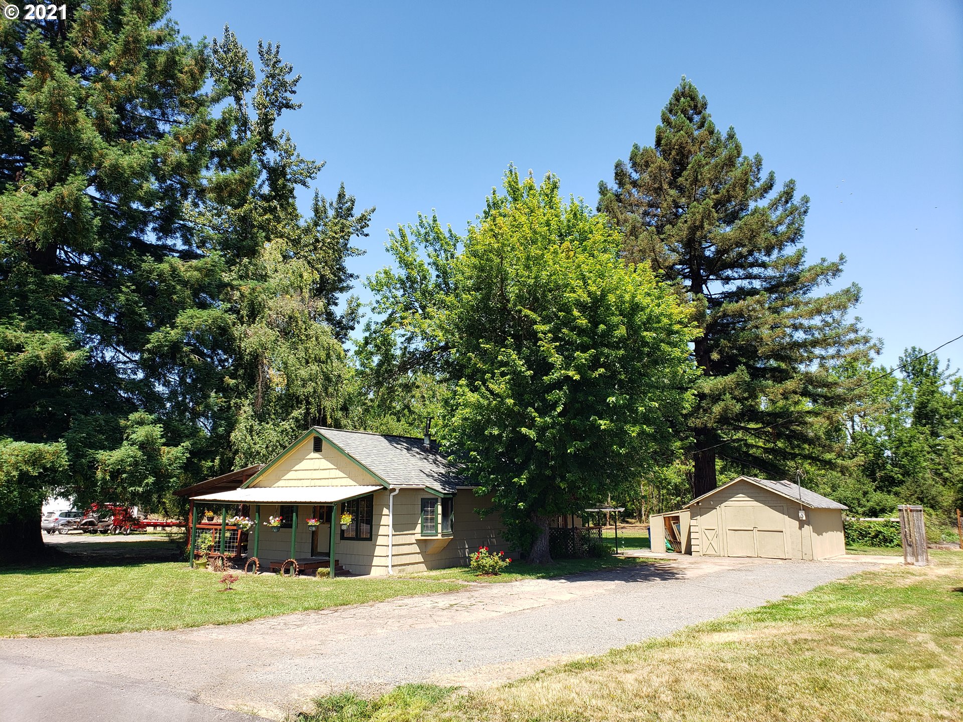 33761 Hampton Road Eugene, OR 97405 - Photo 1 of 32