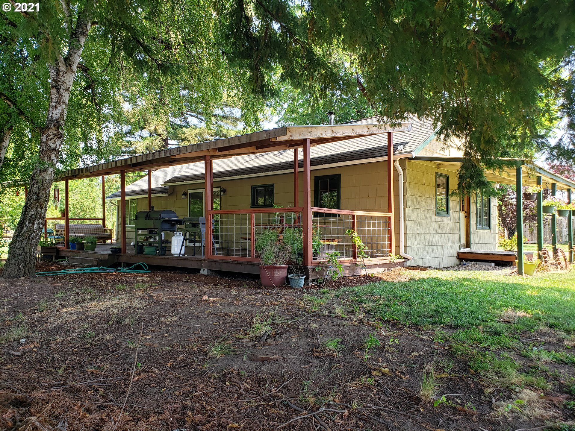 33761 Hampton Road Eugene, OR 97405 - Photo 2 of 32