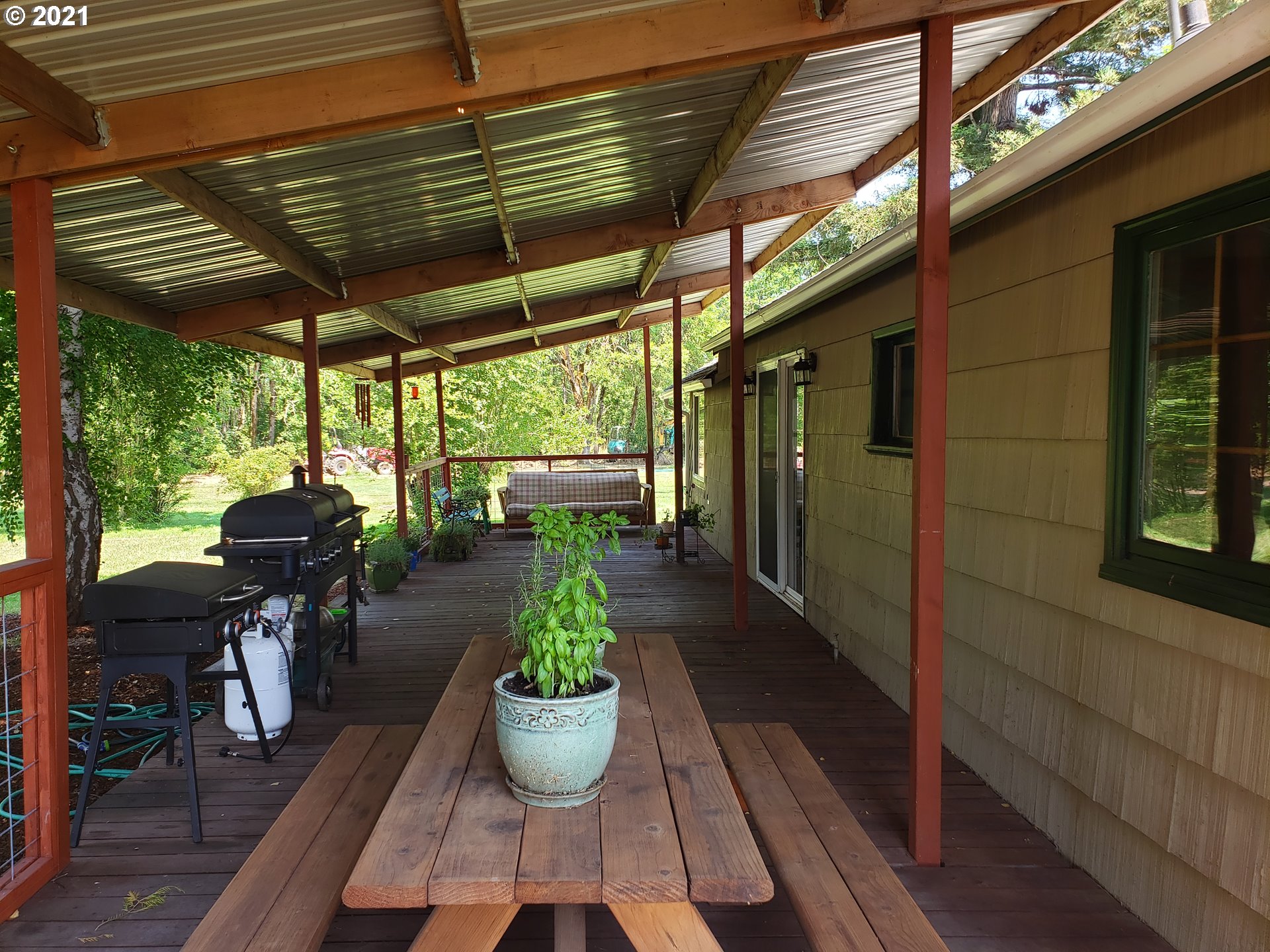 33761 Hampton Road Eugene, OR 97405 - Photo 3 of 32