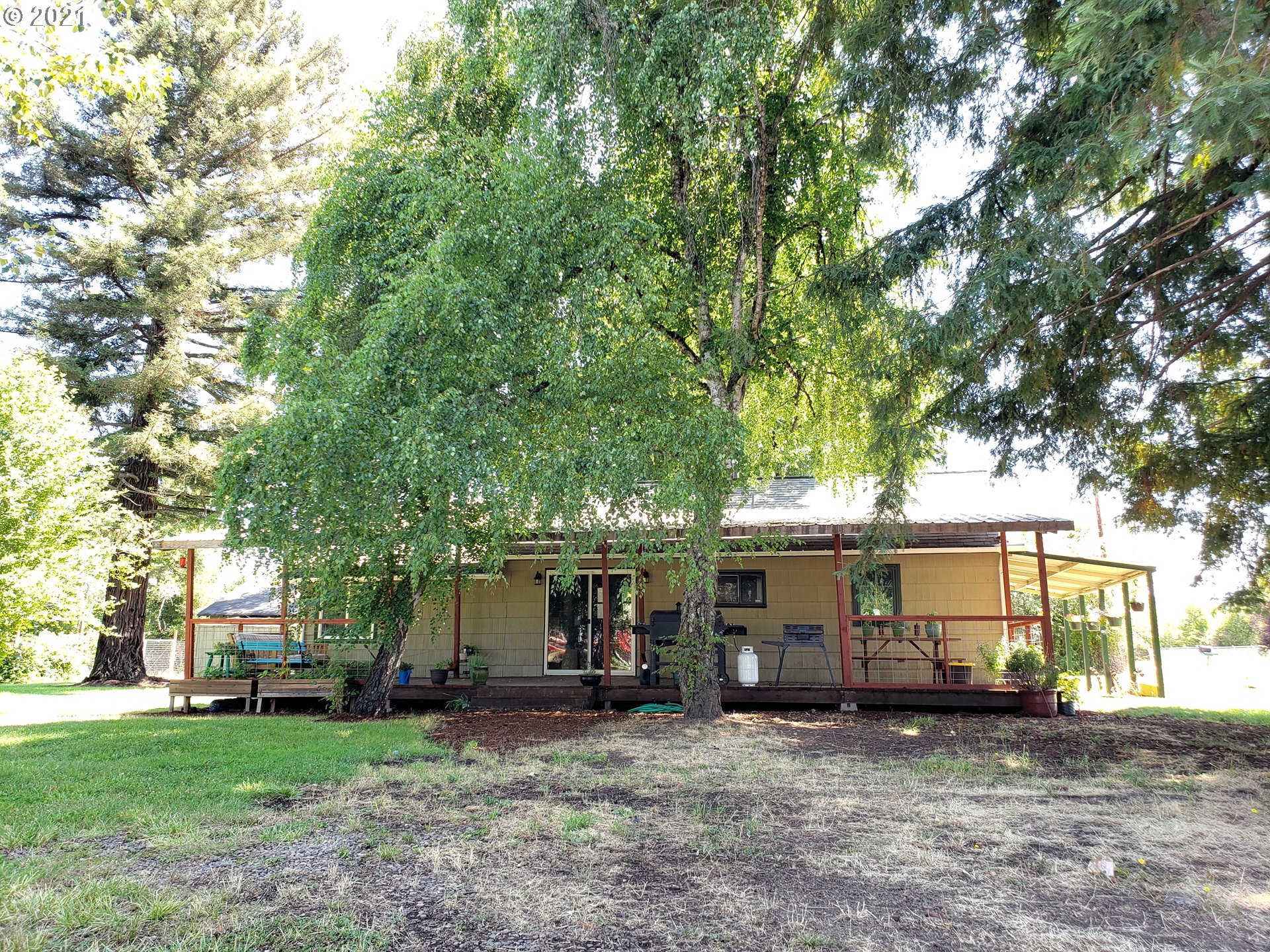 33761 Hampton Road Eugene, OR 97405 - Photo 4 of 32