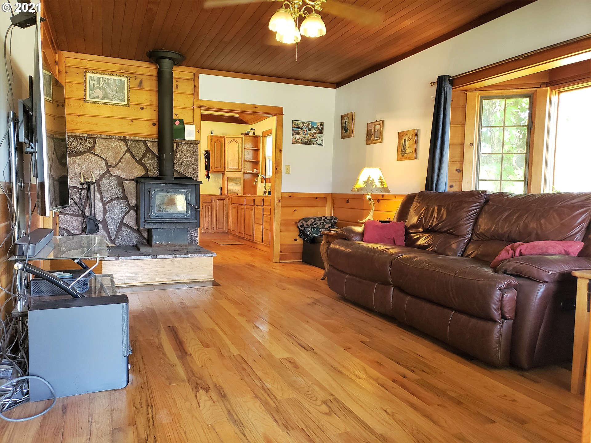 33761 Hampton Road Eugene, OR 97405 - Photo 5 of 32
