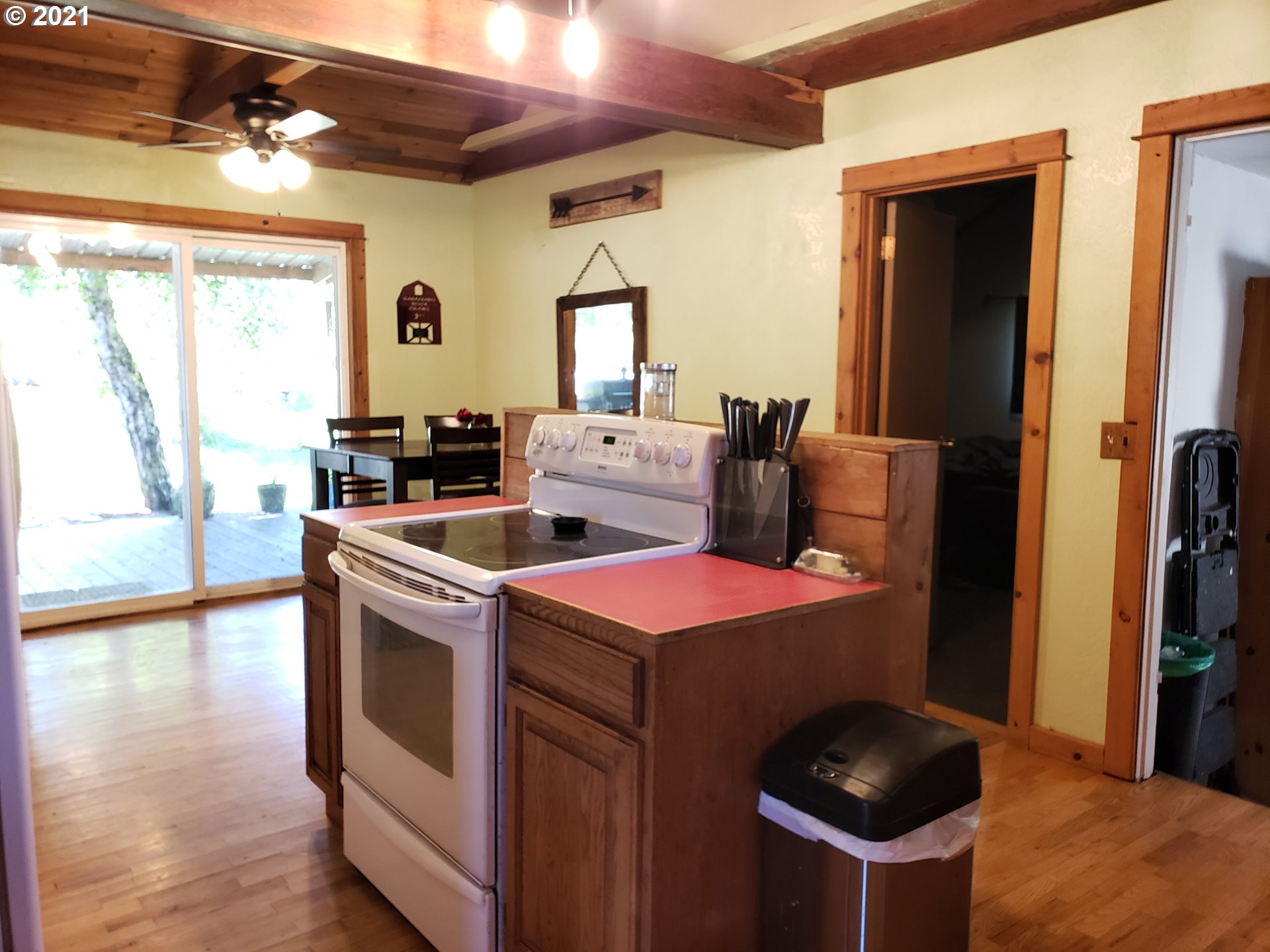 33761 Hampton Road Eugene, OR 97405 - Photo 9 of 32