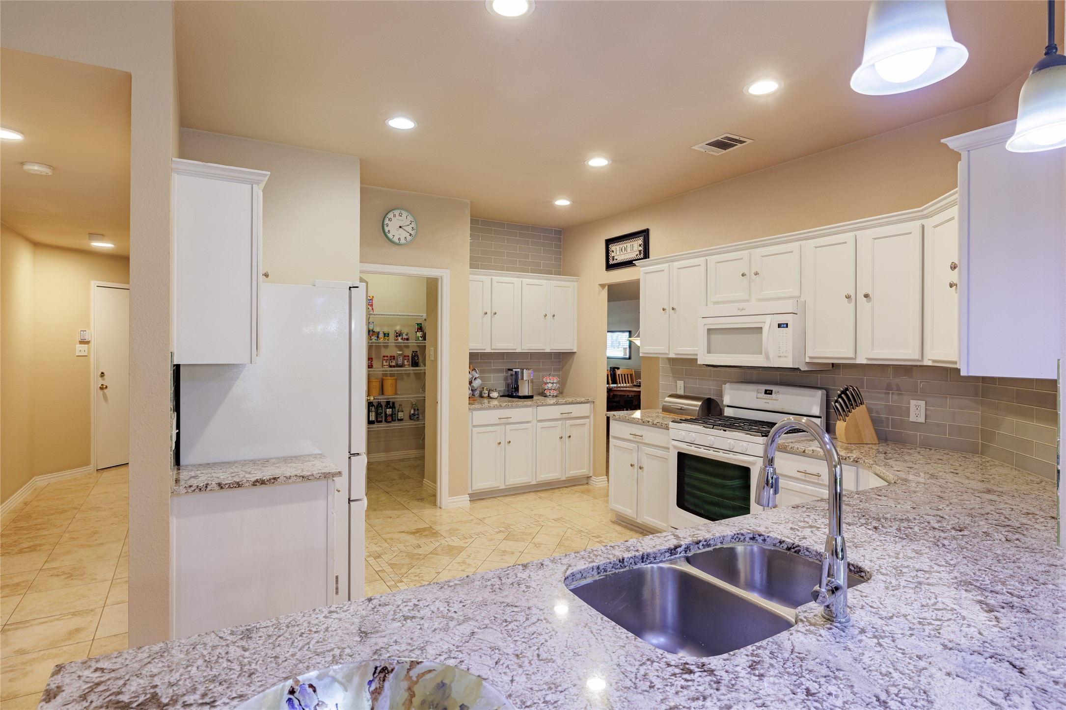 3301 Spumanti Lane Leander, TX 78641 - Photo 11 of 40